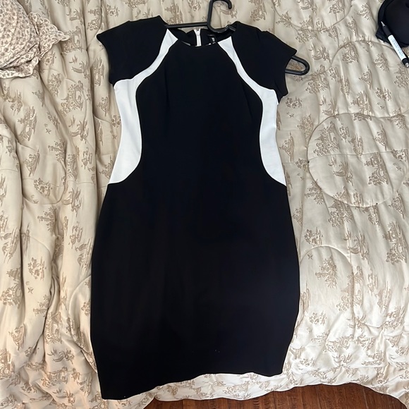 Black and white dress fits really nice - Picture 2 of 5